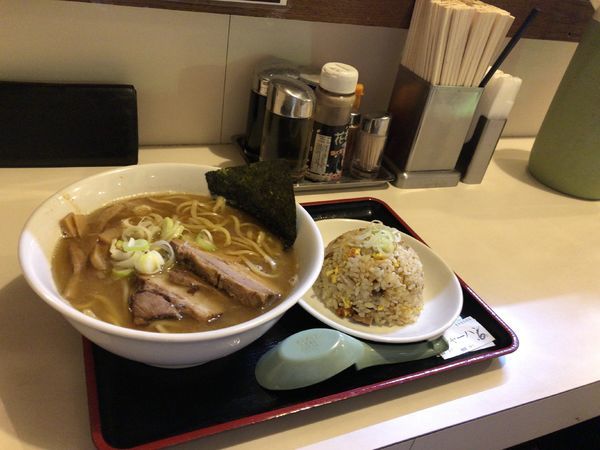「ラーメン 730円 ミニチャーハン 280円」@麺屋ゆうの写真