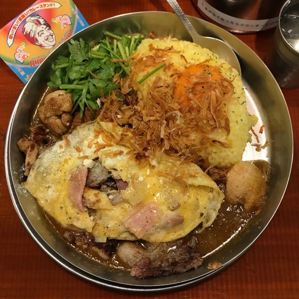 「鶏豚MIXカリー＋カルボ, ジャンク, パクチー」@ダルシムカリーの写真