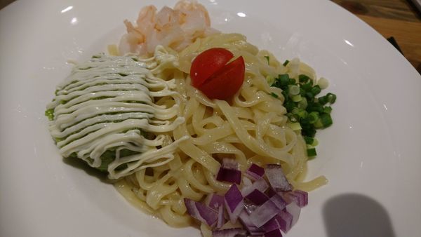 「アボガドと海老のまぜそば」@案山子の写真