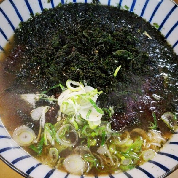 「岩のりラーメン ３００円＋餃子 １５０円」@味の天龍の写真