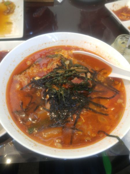 「カルビラーメン　780円税別」@炭火焼肉ともじの写真