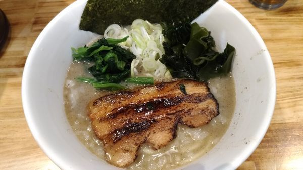 「煮干しらーめん」@らぁめん つけめん 豚火 長塚店の写真