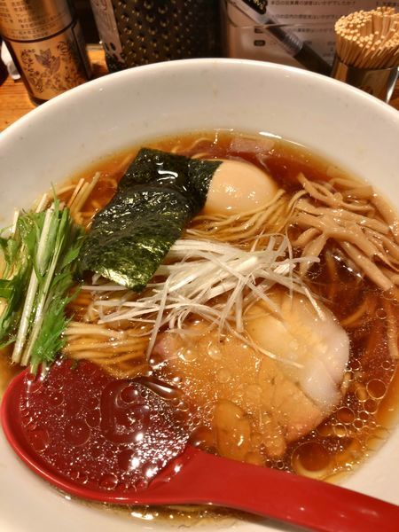 「香彩鷄だし味玉醤油らーめん ¥890」@麺屋 翔 西新宿本店の写真