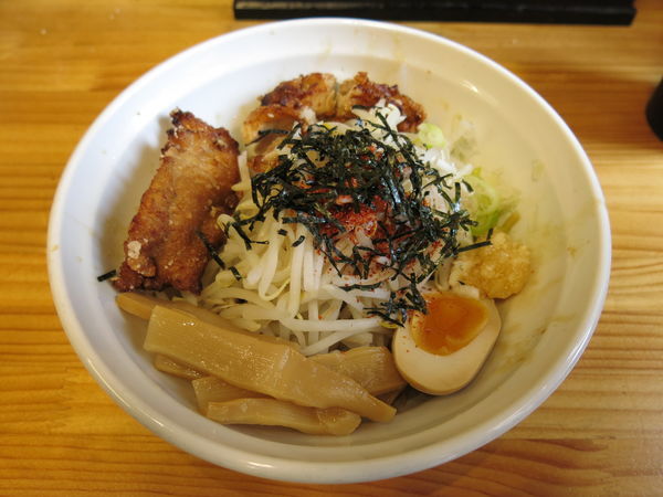 「油そば：800円」@旨辛ラーメン 表裏 市ヶ谷本店の写真