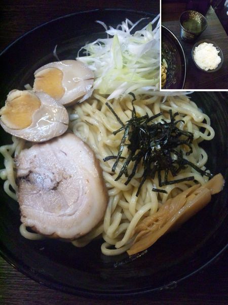 「油そば中300g680円＋半熟味付き玉子100円」@つけめん 眞司 其のニの写真