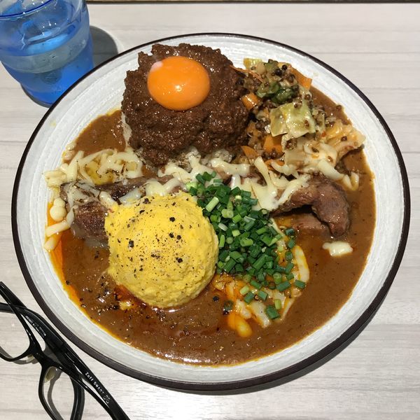 「辛口 小 豚 キーマ 中華アチャール チーズ ポテトサラダ」@吉田カレーの写真