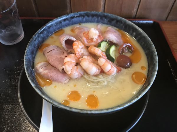 「冷・かぼす玉爽快麺【大盛、肉マシ、えびマシ】」@麺創 なな家の写真