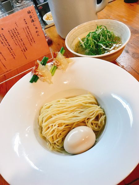 「真鯛つけ麺小(山葵のミニ鯛茶漬け付き＋味玉)1200円」@ろく月の写真