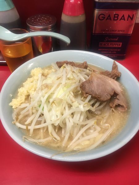 「小ラーメン  ヤサイ  ➕ ニンニク」@ラーメン二郎 新宿歌舞伎町店の写真