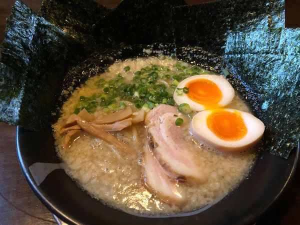 「味玉豚骨らーめん のりまし」@らーめんDINING すどらぁの写真