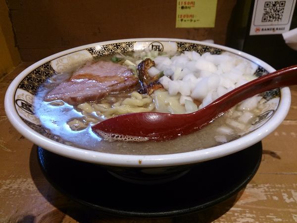 「すごい煮干しラーメン+たまねぎ」@ラーメン凪 下北沢店の写真