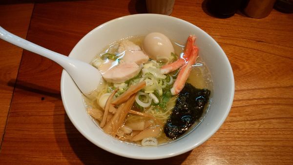 「【９月限定】ズワイ蟹と鶏の特選塩らぁめん＋味玉¥1180-」@神田らぁめん 悠 HARUKAの写真