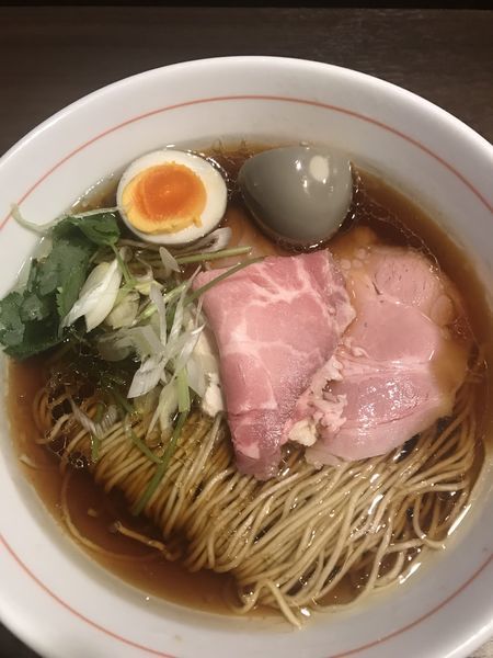 「ラーメン黒 味玉  900円」@八咫烏の写真