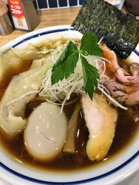 「ワンタン中華そば（醤油）¥900＋煮玉子 ¥100」@手打式超多加水麺 ののくらの写真