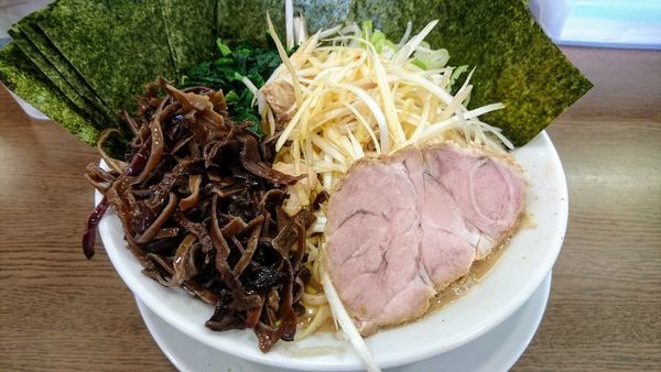 「ネギラーメン(濃いめ･硬め)+海苔･木耳」@うまいヨ ゆうちゃんラーメンの写真