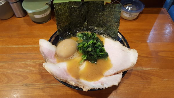 「チャーシュー麺(800円)+味付け玉子(100円)」@末廣家の写真