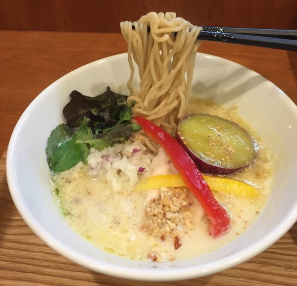 「白らーめん800円」@ひよこプリンの写真