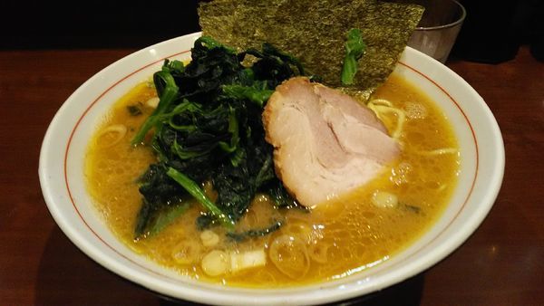「ラーメン　+　ほうれん草」@らーめん飛粋の写真