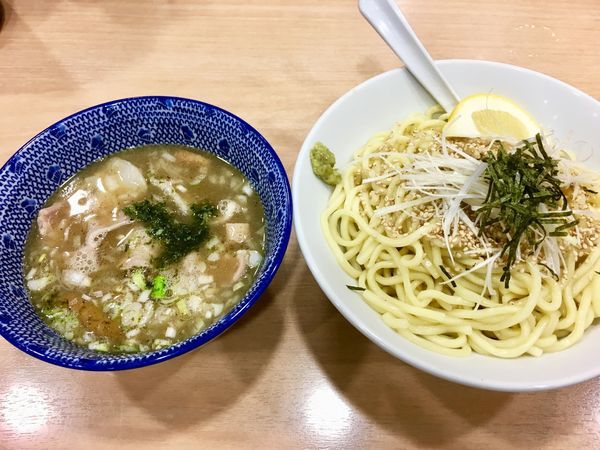 「豚バラ塩ガーリックつけ麺」@スミレ食堂の写真