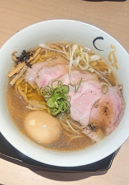 「煮豚そば(醤油)&味玉」@SOBAHOUSE 金色不如帰 新宿御苑本店の写真