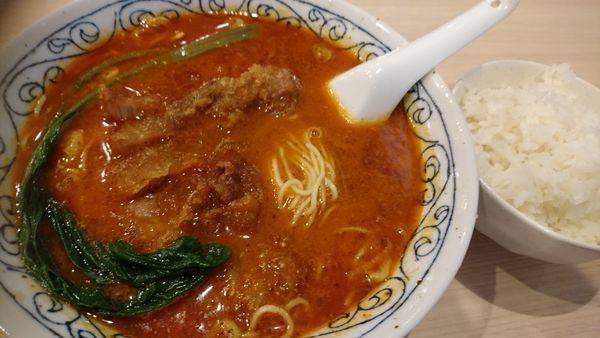 「拝骨坦坦麺（大辛）＋ライス（無料）」@正麺 神田小川町店の写真