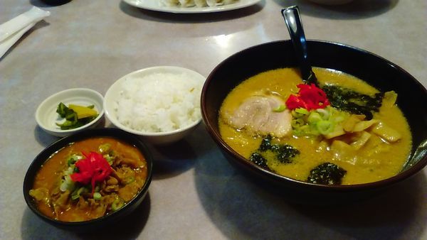 「とん太めんもつ煮セット820円くらい」@ラーメンとん太 高道祖店の写真