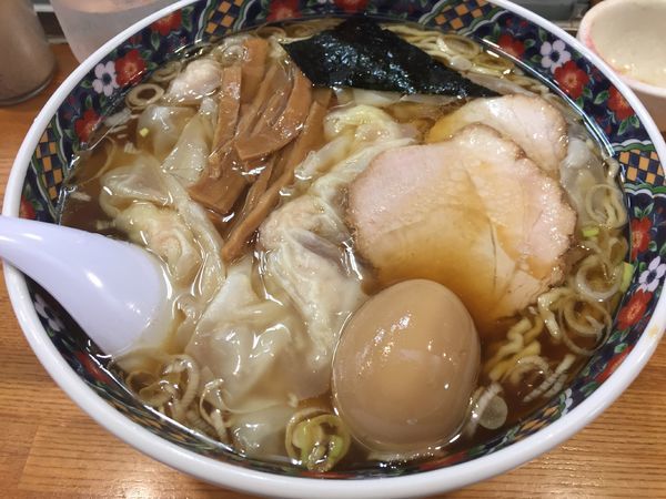 「ワンタン麺(大盛+味玉)」@春木屋 荻窪本店の写真
