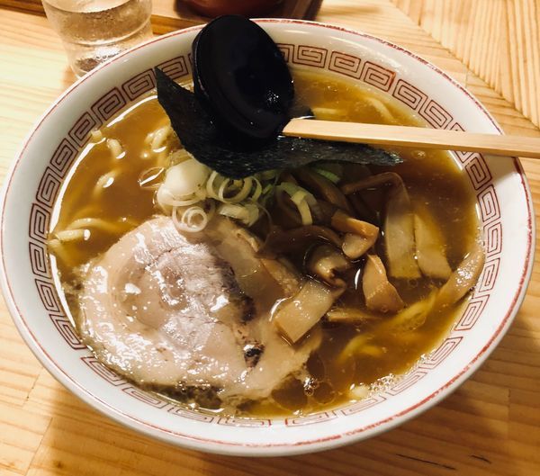 「醤油らーめん（濃いめ￥780）」@つけ麺屋 やすべえ 秋葉原店の写真