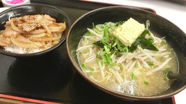 「塩バターラーメン」@ラーメンとん太 宮原店の写真