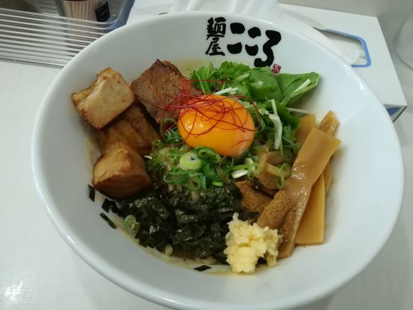 「8/24 肉メンのせ混ぜ麺900円」@麺屋こころ 金沢八景店の写真