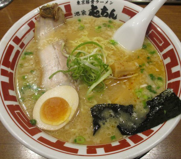 「東京豚骨ラーメン　680円」@屯ちん 池袋本店の写真