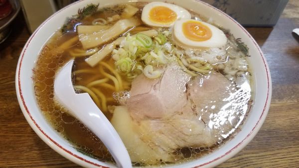 「味玉中華そば　醤油　太麺　大盛り」@らあめん 寸八 総本店の写真
