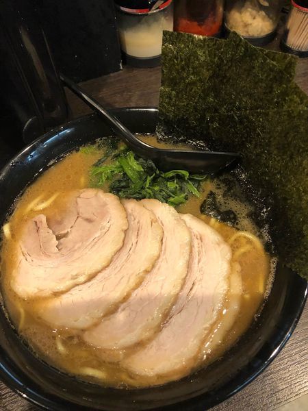 「チャーシュー麺中盛1050円、硬め濃いめ」@横浜家系らーめん 夢家の写真