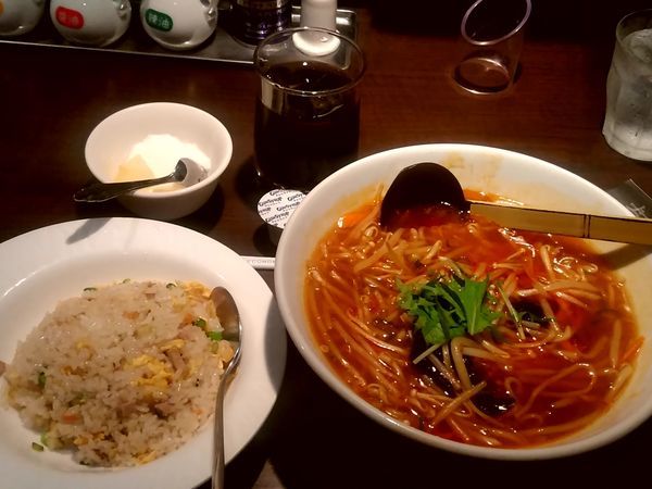 「日替ランチ①(四川風ラーメン＋五目チャーハン)780円」@上海華龍 ヤマダ電機LABI1高崎店の写真