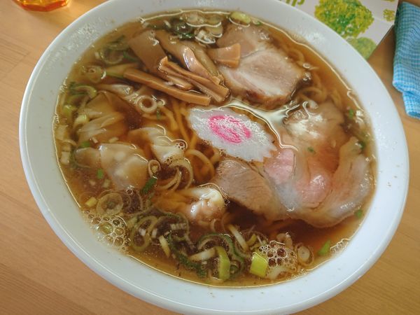「中華そば中 手打麺 ワンタン 700円」@中華そば すわの写真