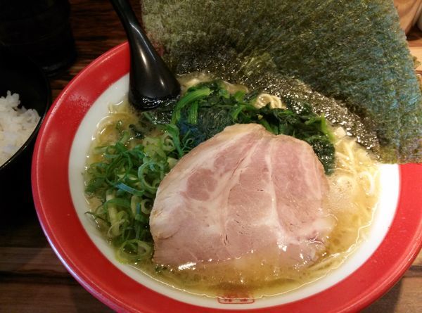 「ラーメン細麺海苔増しほうれん草増し」@豚骨醤油らーめん 誠屋 八幡山本店の写真
