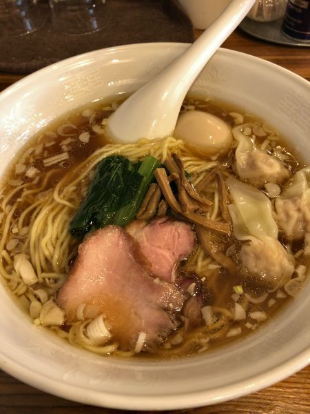 「醤油ワンタンめん（3個） ¥880＋味玉 ¥100」@らーめん穀雨の写真