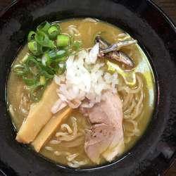 豚骨煮干しラーメン
