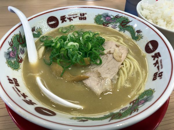 「こってり（730円）ライス中（200円）」@天下一品 岩槻店の写真