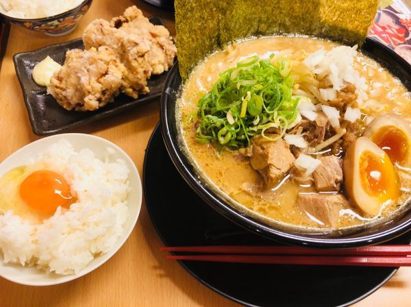 「特製味噌ラーメン､並ライス､唐揚げ」@味噌の大将の写真