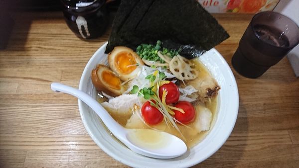 「鶏白湯 特製トッピング」@横須賀らぁ麺しろの写真