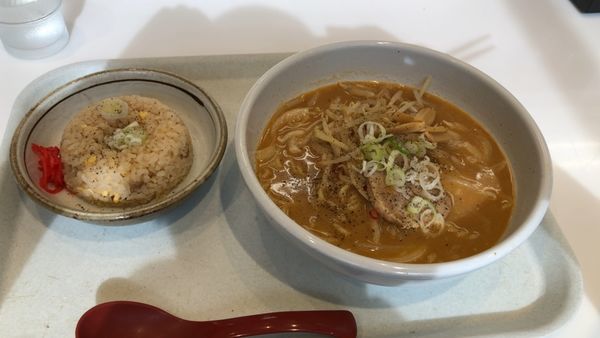 「味噌ラーメン＋半チャーハン」@ごはんどき 韮崎店の写真