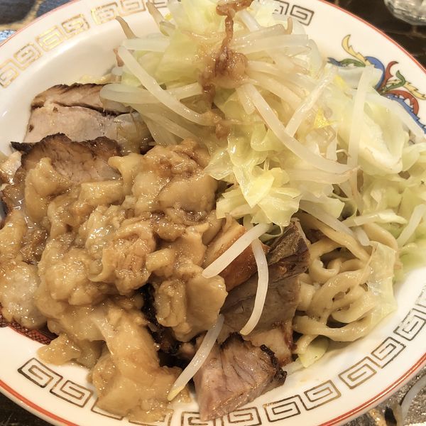 「必殺肉油そば（＋肉６枚）＋野菜の山＋背脂」@裏龍介の写真