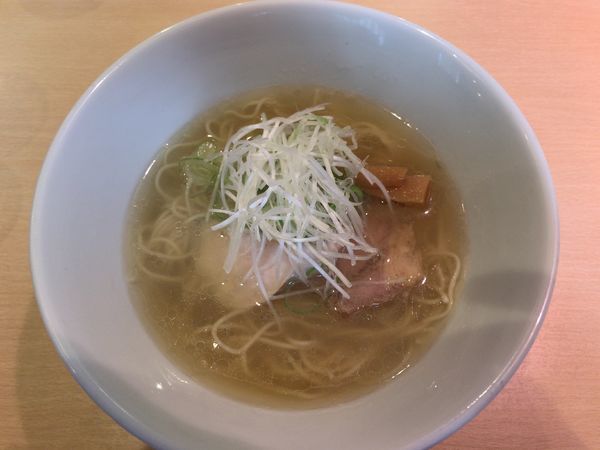 「塩らーめん」@らーめん芝浜の写真