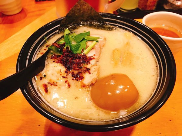 「濃厚鶏出汁麺(半熟味付玉子入り)800円」@鮮魚鶏出汁麺 沢むらの写真