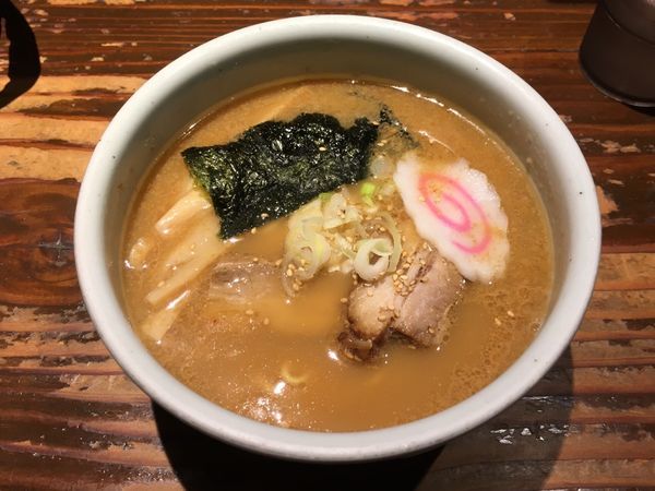 「醤油ラーメン」@らーめん 山頭火 新宿南口店の写真