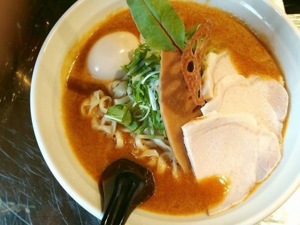 「みそラーメン＋味玉」@牛骨らーめん ぶるずの写真