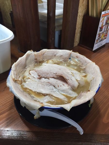 「こく煮干し+花びらチャーシュー」@長尾中華そば 東京神田店の写真