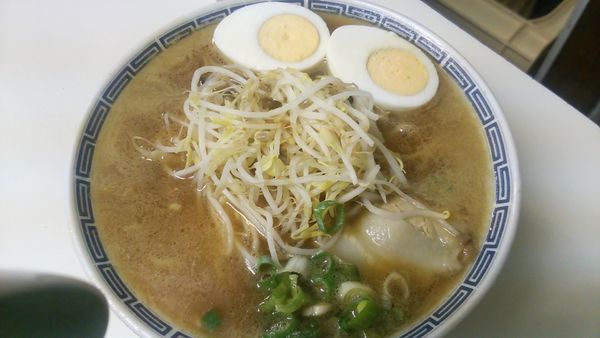 「ラーメン　ゆで卵・もやし」@中華そば 伴 中央町店の写真