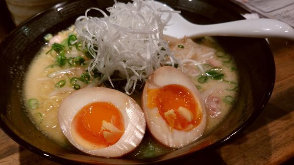 「鶏ラーメン」@炭火焼鳥 はれるやの写真